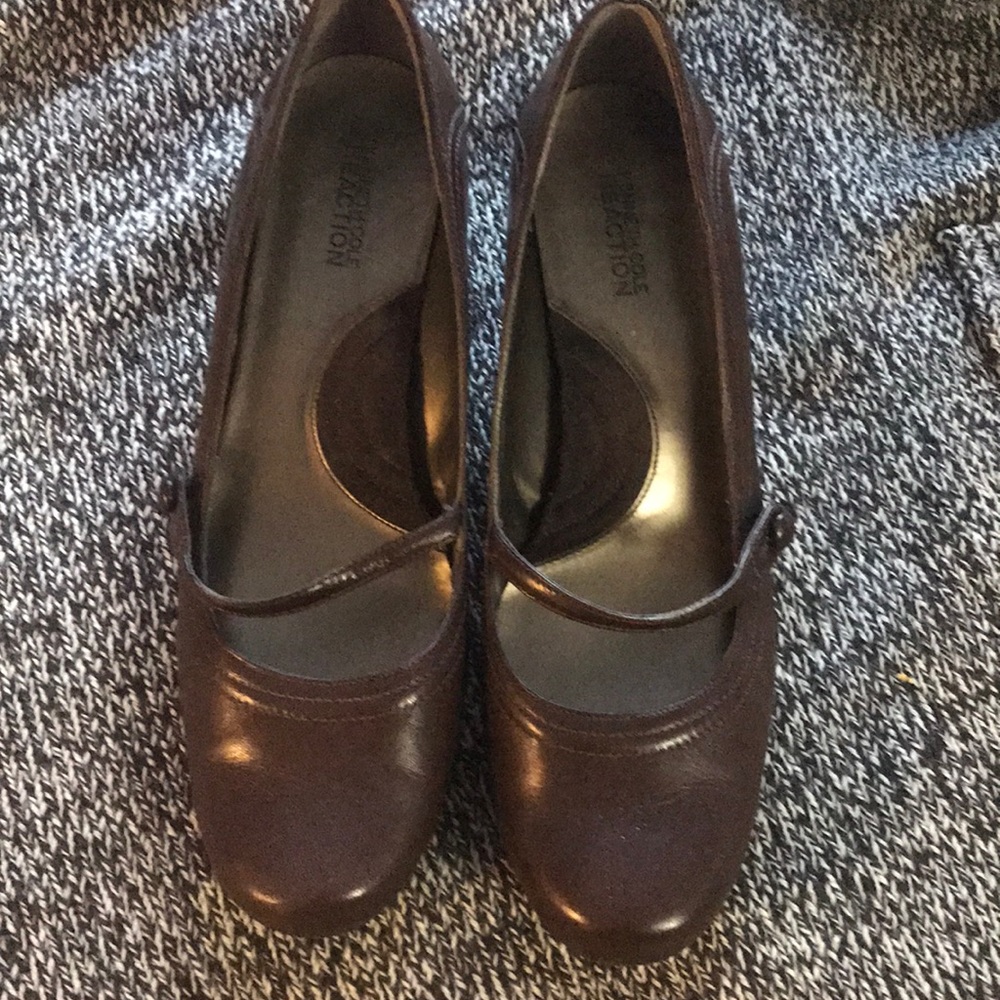 Brown kitten heels